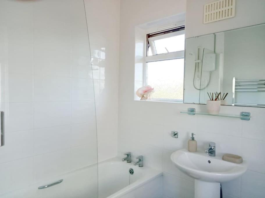 House With Free Parking And Large Garden Βίλα Wyke Regis Εξωτερικό φωτογραφία
