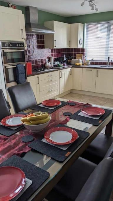 House With Free Parking And Large Garden Βίλα Wyke Regis Εξωτερικό φωτογραφία